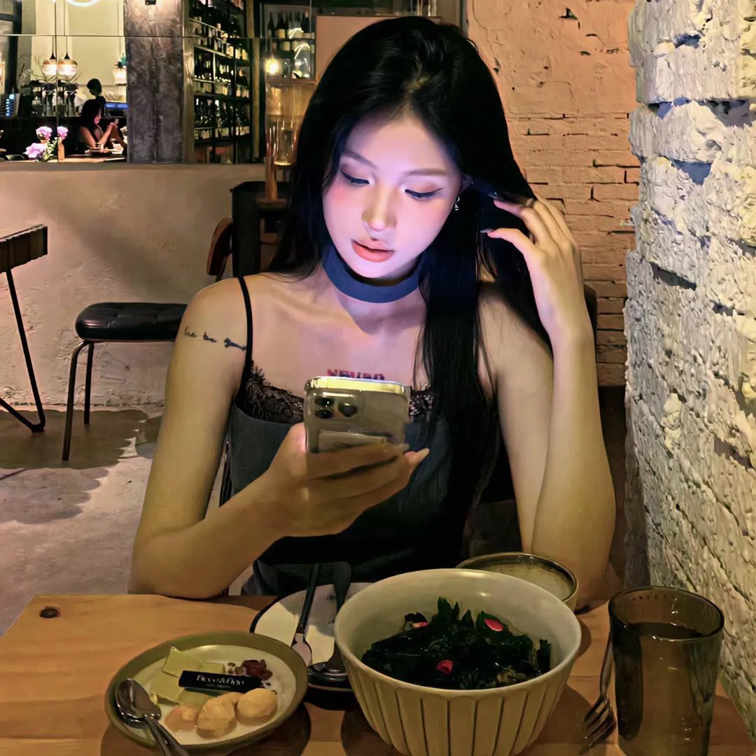 网恋奔现后被总裁掐腰宠